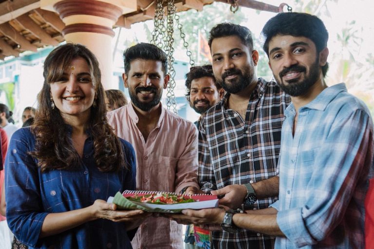 മഞ്ജു വാര്യർ കേന്ദ്ര കഥാപാത്രമാകുന്ന ആനന്ദ് മേനൻ ചിത്രം “ഹാപ്പിലൂപ്പിന്റെ” പൂജാ ചടങ്ങ് നടന്നു