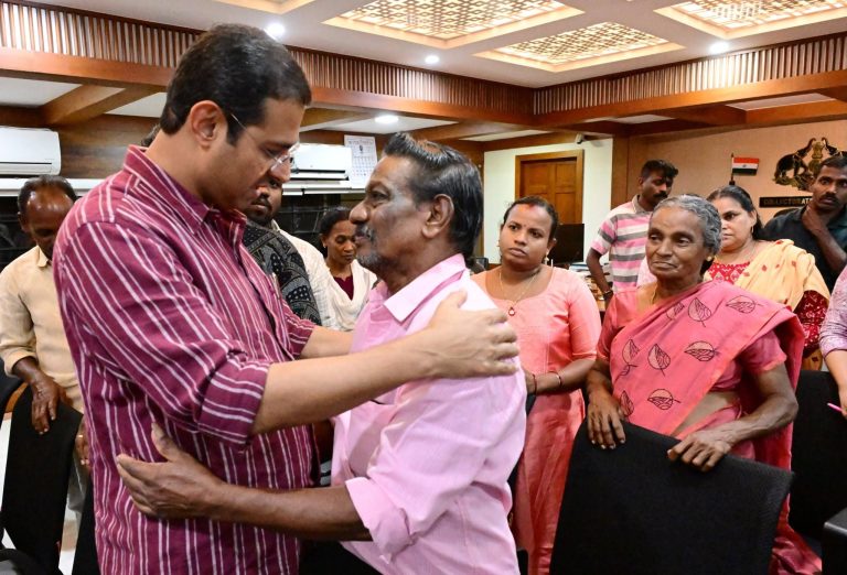 പര്യത്തുകാവ് ഭൂമി തർക്കം പരിഹരിച്ചു; നിവാസികൾക്ക് അഞ്ച് സെന്റ് ഭൂമിയും വീടും നൽകുമെന്ന് മന്ത്രി റോജി എം ജോൺ