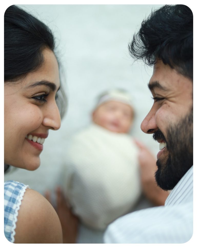 “ഞങ്ങളുടെ ജീവിതത്തിലേക്ക് വെളിച്ചമായി കടന്നുവന്ന സൂര്യകിരണമാണ് അവൾ” പെൺകുഞ്ഞിന് ജന്മം നൽകി നടി റെബ മോണിക്ക ജോൺ