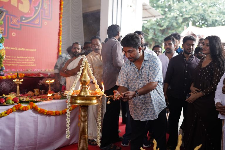 വിനീത് ശ്രീനിവാസൻ – അഭിജിത്ത് സര്യ ചിത്രം “ചടങ്ങ്” പൂജ; നിർമ്മാണം ഡോൾവിൻ കുര്യാക്കോസ്, എം സ്റ്റാർ എൻ്റർടെയ്ൻമെൻ്റ്സ്, ഡെൽ മണി, ഷബീർ മലവട്ടത്ത്