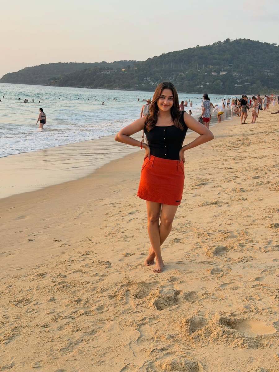 aditi-ravi-beach-outfit-photos-009