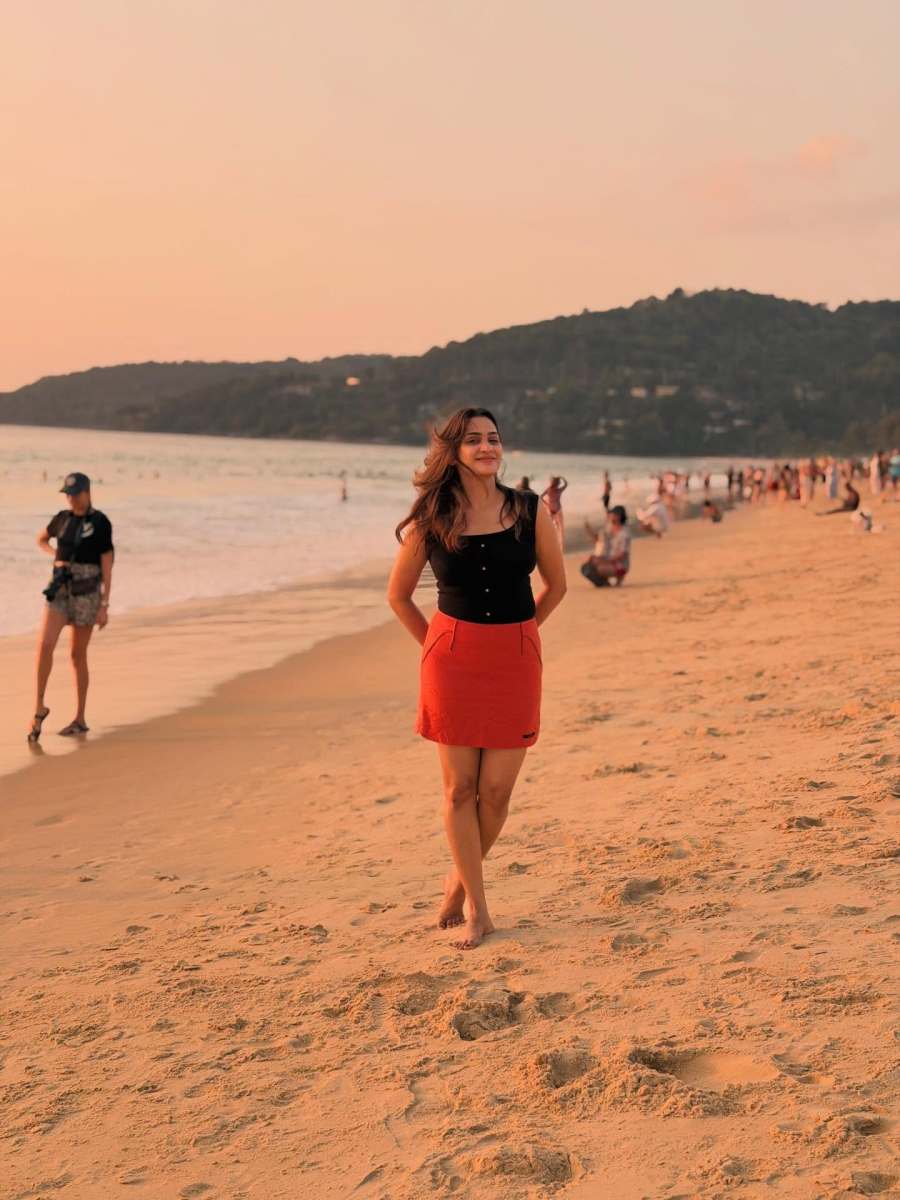 aditi-ravi-beach-outfit-photos-010