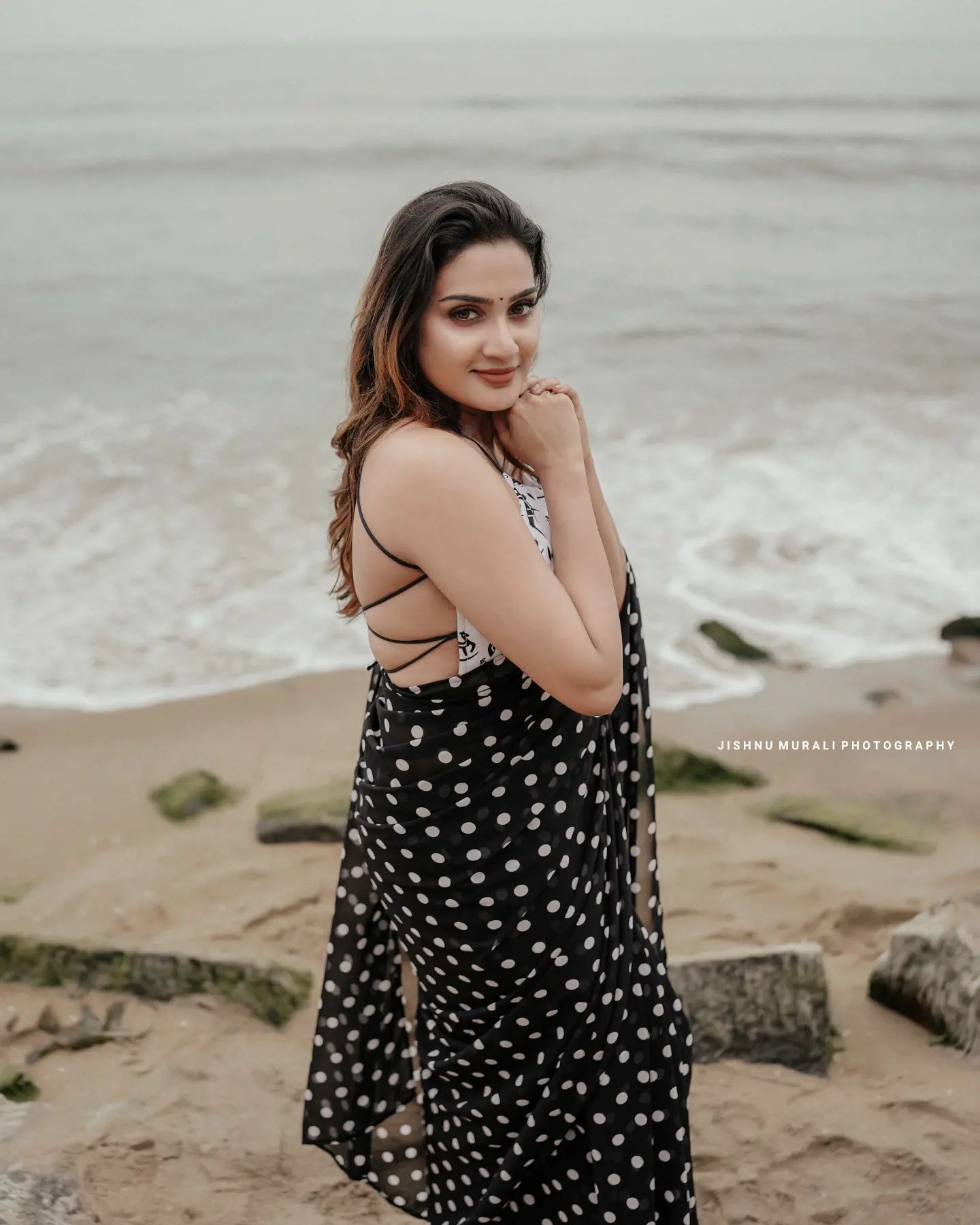 aditi-ravi-in-black-dot-print-saree-002.jpeg