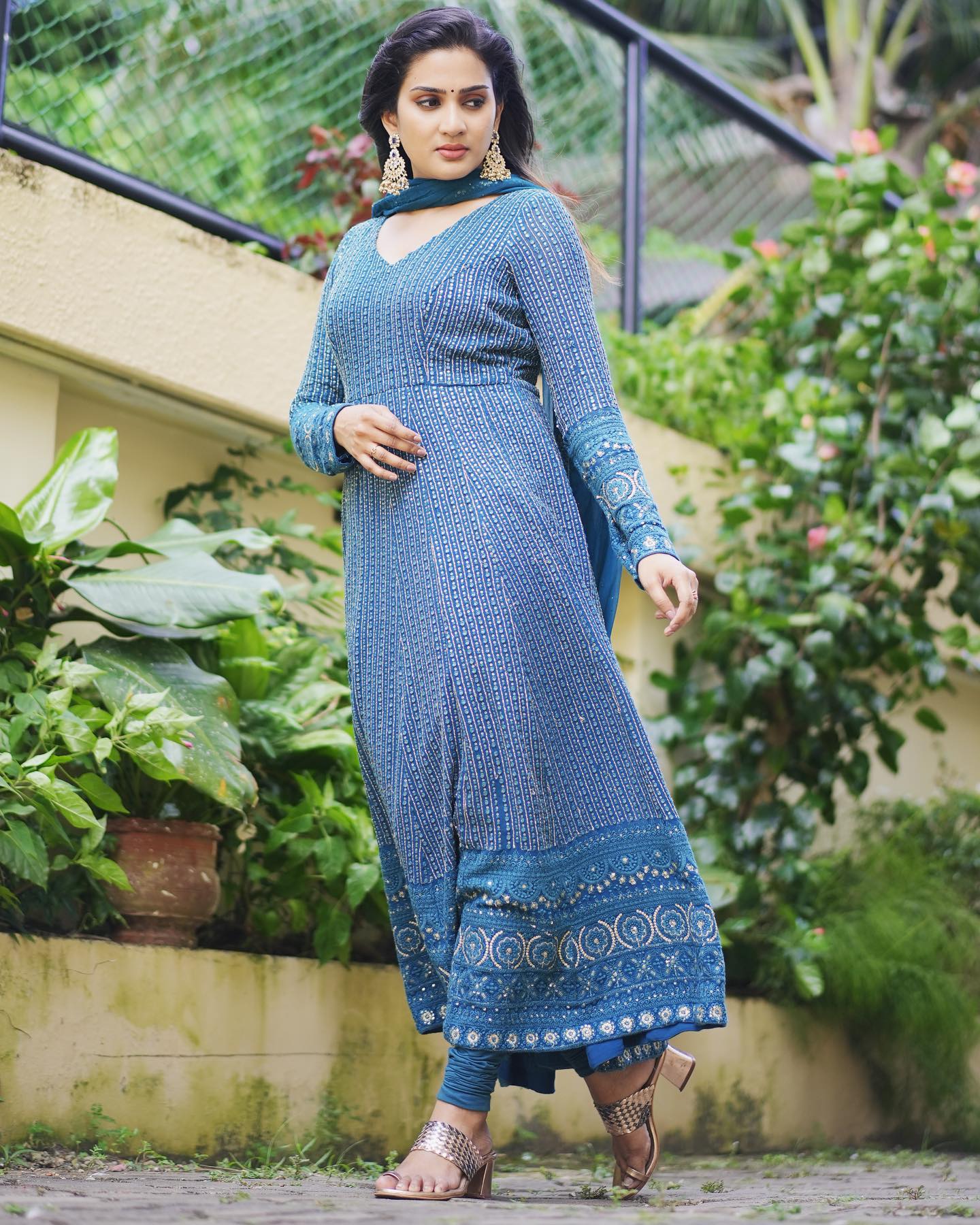 aditi-ravi-in-blue-a-line-dress-003.jpg