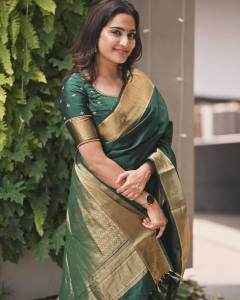 actress-aditi-ravi-in-pattu-saree-with-latest-blouse-design-ideas-photos-004