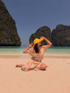 aditi-ravi-beach-outfit-photos-003