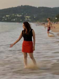aditi-ravi-beach-outfit-photos-008