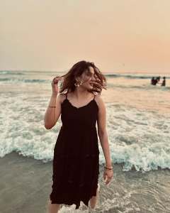 aditi-ravi-in-beach-beachwear-photos.ravi-1