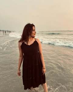 aditi-ravi-in-beach-beachwear-photos.ravi-4