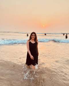 aditi-ravi-in-beach-beachwear-photos.ravi_