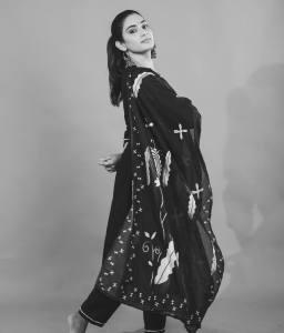 aditi-ravi-in-black-churidar-photos