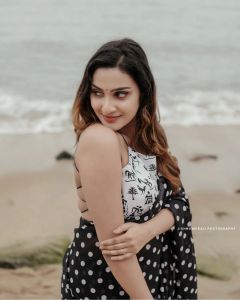 aditi-ravi-in-black-dot-print-saree-001