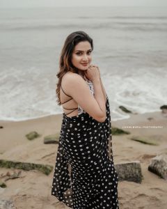 aditi-ravi-in-black-dot-print-saree-002
