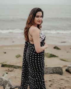 aditi-ravi-in-black-dot-print-saree-004