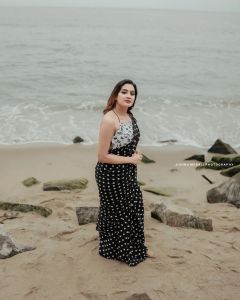 aditi-ravi-in-black-dot-print-saree-007