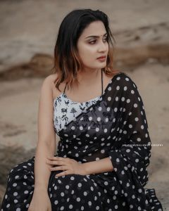 aditi-ravi-in-black-dot-print-saree-008