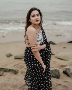 aditi-ravi-in-black-dot-print-saree-010