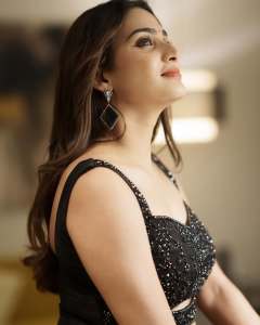 aditi-ravi-in-black-party-wear-dress-photos-003