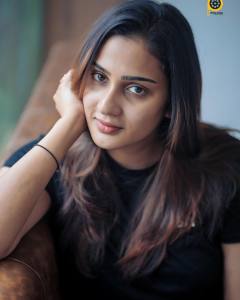 aditi-ravi-in-black-top-photos2022