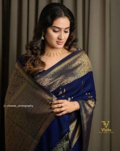 aditi-ravi-in-blue-pattu-saree-images-003
