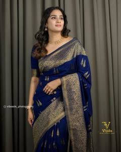 aditi-ravi-in-blue-pattu-saree-images