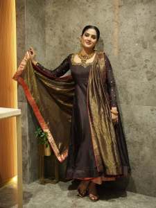 aditi-ravi-in-coffee-brown-churidar-with-ornaments-style-photos-005