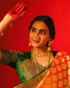 aditi-ravi-in-pattu-saree-with-heavy-work-blouse-and-makeup-look-photos-001