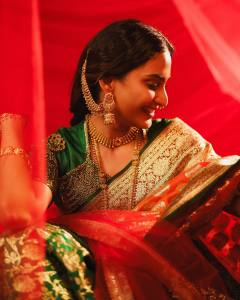 aditi-ravi-in-pattu-saree-with-heavy-work-blouse-and-makeup-look-photos-005