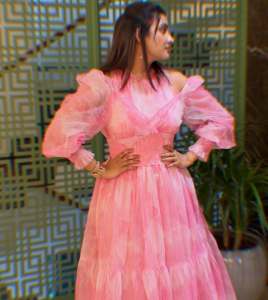 aditi-ravi-in-rose-colour-long-frock-design-from-western-lady-outfit-photos-006