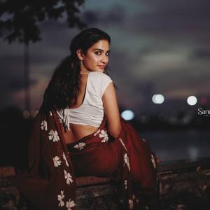 aditi-ravi-in-saree-with-blouse-style-ideas-photos
