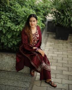 aditi-ravi-in-velvet-designer-wear-photos-002