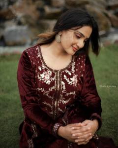 aditi-ravi-in-velvet-designer-wear-photos-003
