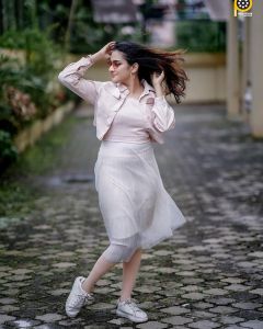 aditi-ravi-in-western-dress-images-001