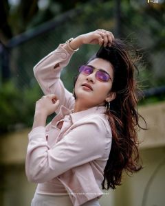 aditi-ravi-in-western-dress-images-003