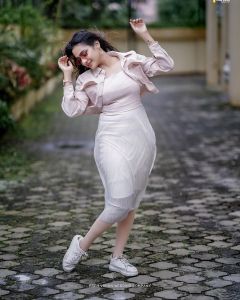 aditi-ravi-in-western-dress-images