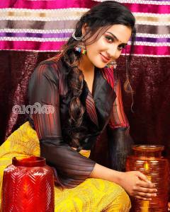 aditi-ravi-in-western-dress-photos