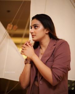 aditi-ravi-latest-photoshoot-in-western-dress-003
