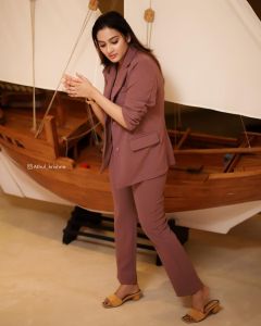 aditi-ravi-latest-photoshoot-in-western-dress-010