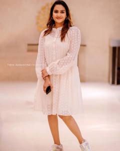 aditi-ravi-latest-pics-and-style-002