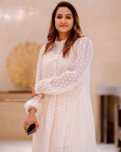 aditi-ravi-latest-pics-and-style-005