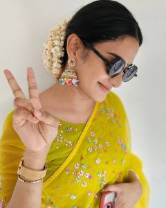 aditi-ravi-latest-pics-in-Yellow-saree-0921.ravi_372011119_18373249294067619_320168685799971437_n