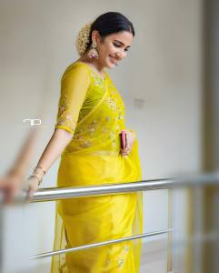 aditi-ravi-latest-pics-in-Yellow-saree-0921.ravi_373015368_18373249267067619_2916603234129074503_n