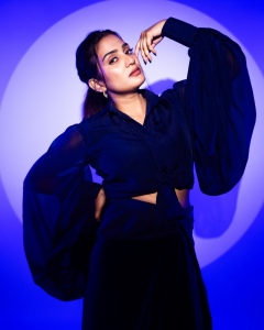 aditi-ravi-new-photo-shoot-gallery-05523-008