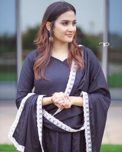 aditi-ravi-new-photos-in-black-anarkali-002