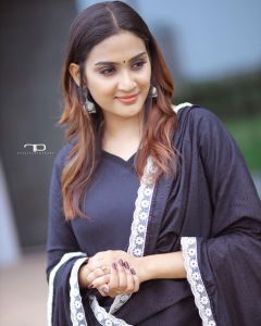 aditi-ravi-new-photos-in-black-anarkali