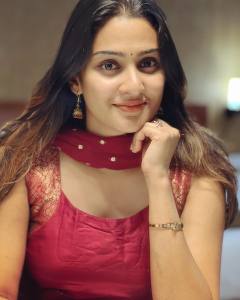 aditi-ravi-new-photos-in-deepavali-celebration-002