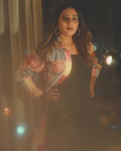 aditi-ravi-new-photoshoot-insta