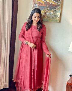 aditi-ravi-photos-in-pink-salwar-001
