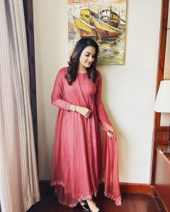 aditi-ravi-photos-in-pink-salwar-002