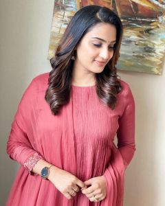aditi-ravi-photos-in-pink-salwar